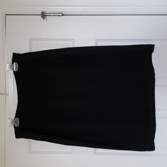 Black Skirt - Picture 3 of 6